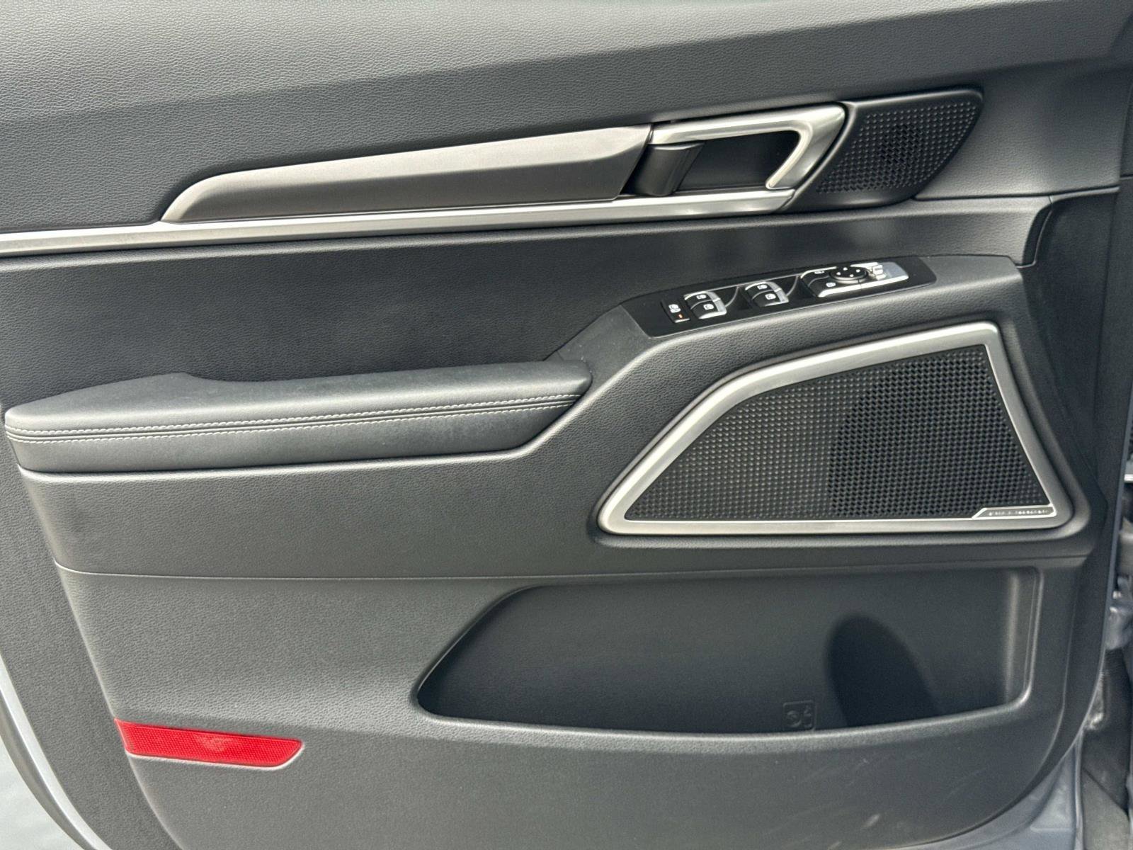 Used 2024 Kia Telluride S image 16