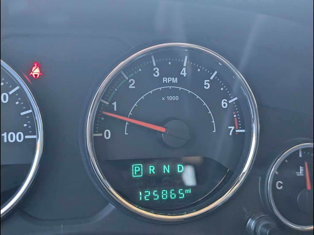 Used 2016 Jeep Wrangler Unlimited Rubicon w/ Connectivity Group AWD/4WD image 10