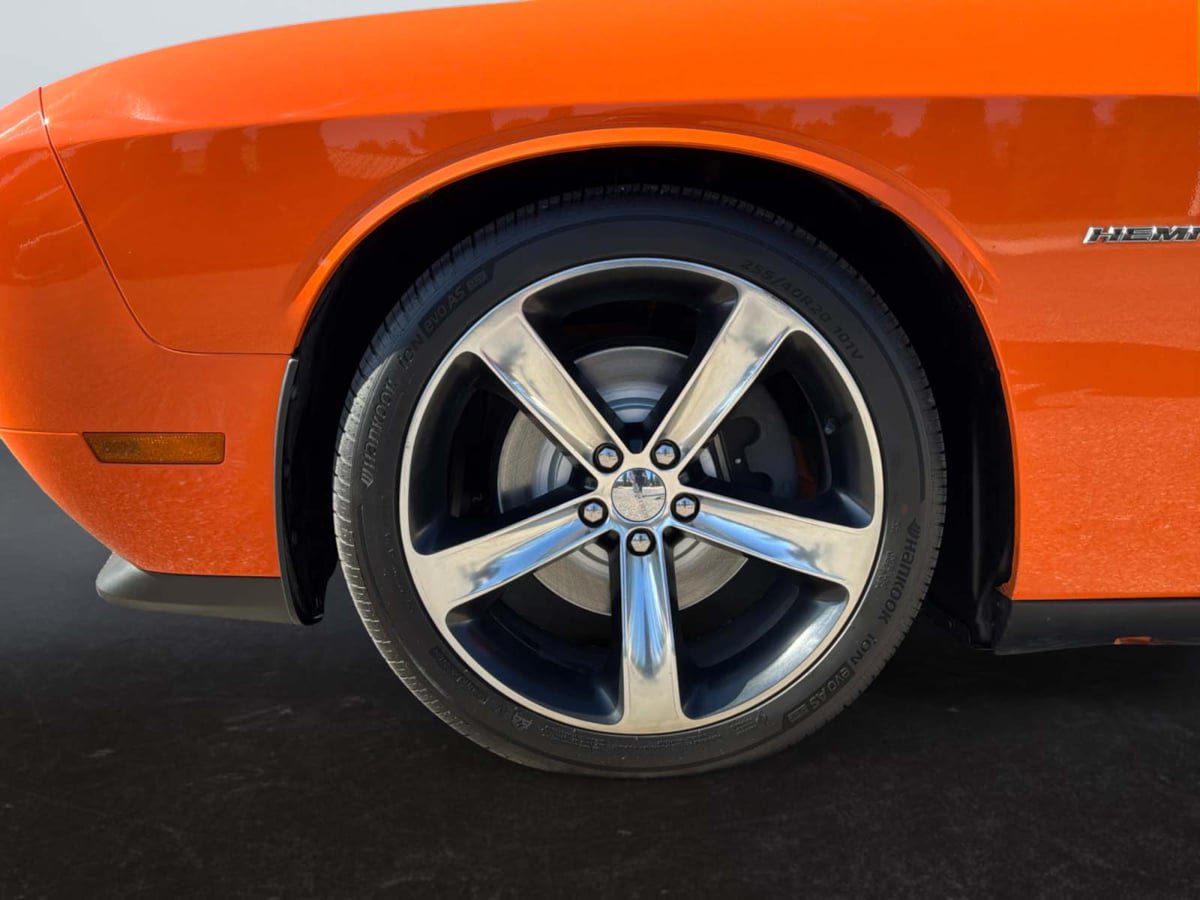Used 2014 Dodge Challenger R/T RWD image 9