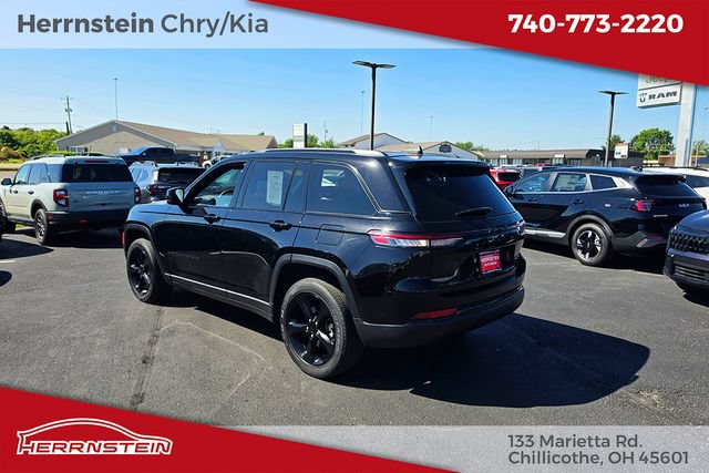 Used 2023 Jeep Grand Cherokee Altitude AWD/4WD image 5