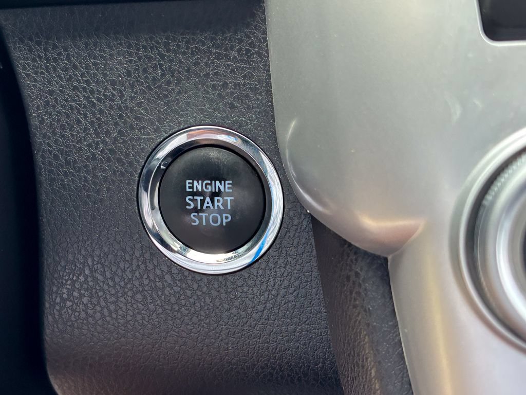 Used 2017 Toyota Highlander Limited AWD/4WD image 29