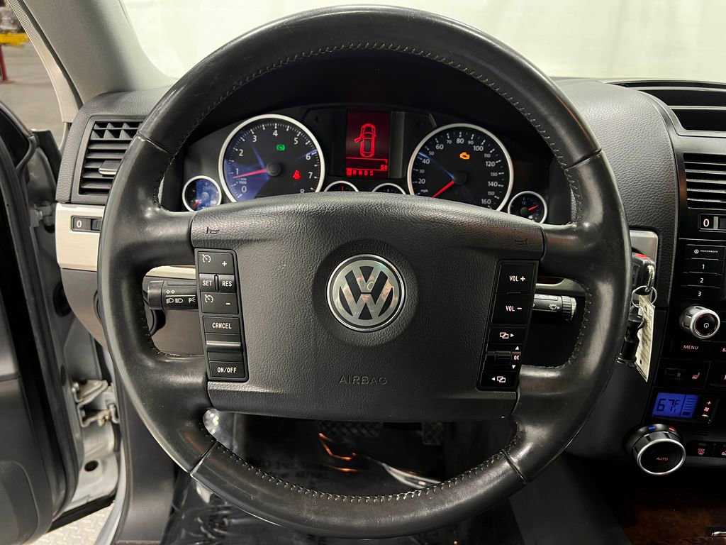Used 2008 Volkswagen Touareg V6 AWD/4WD image 23