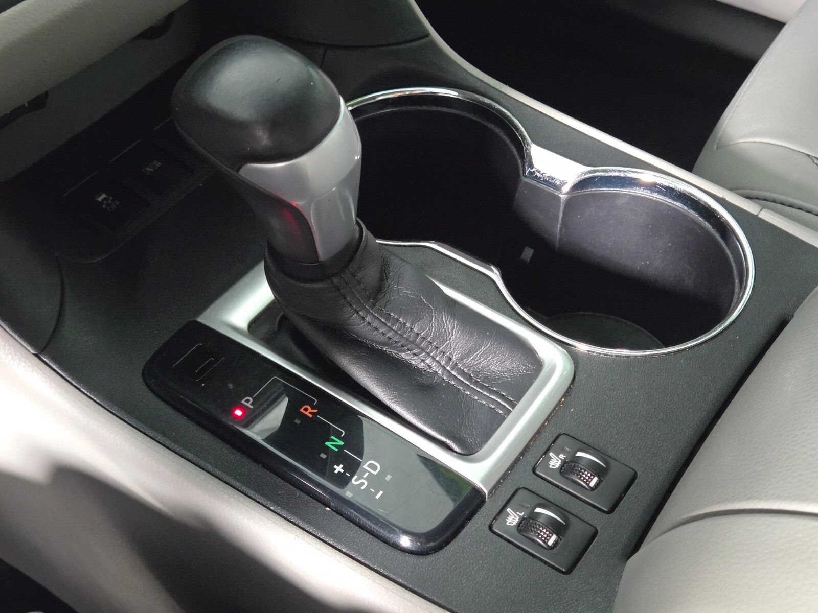 Used 2014 Toyota Highlander XLE FWD image 28