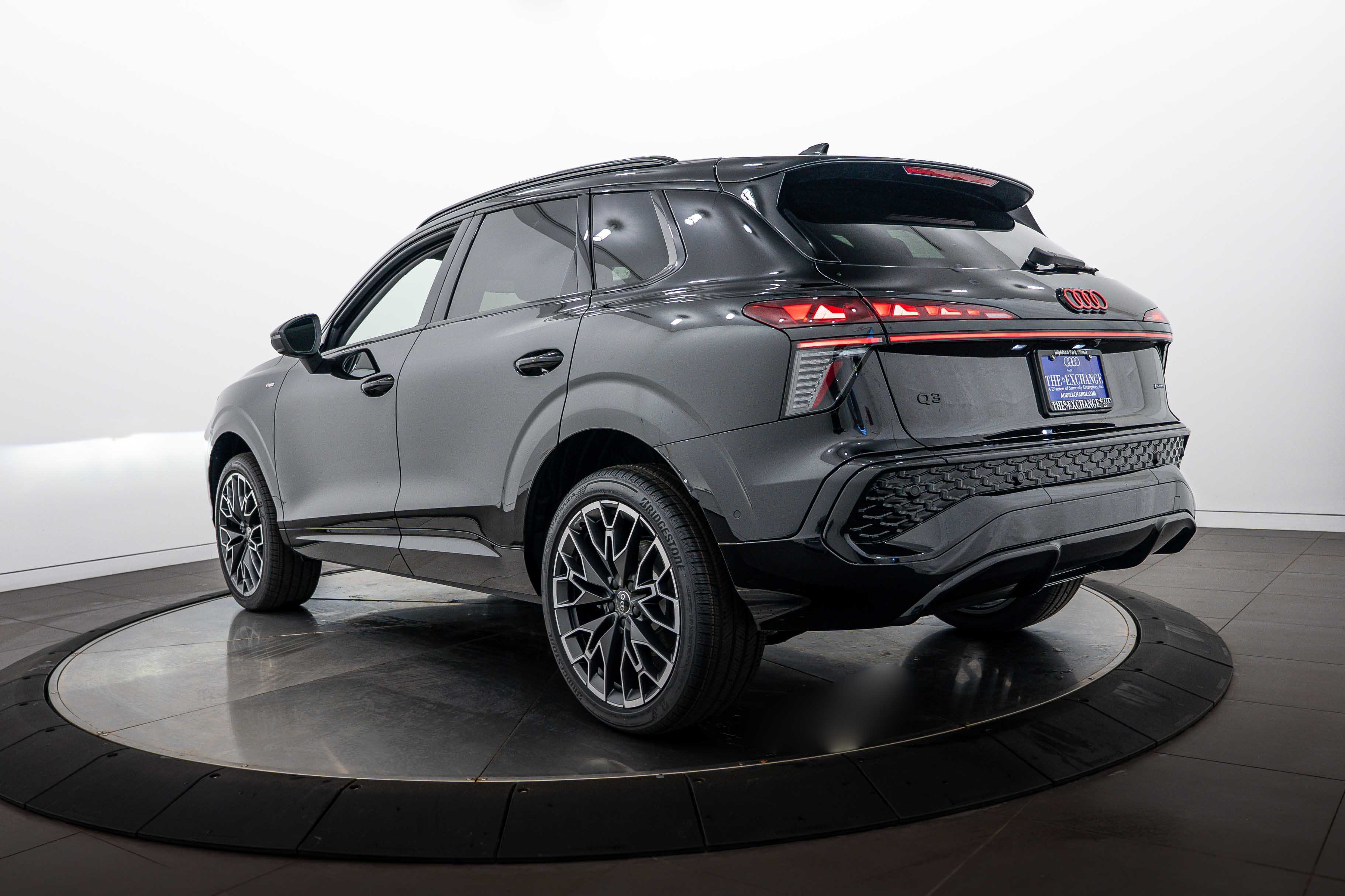 New 2026 Audi Q3 quattro 2.0T AWD/4WD image 5