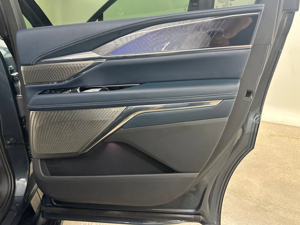 Certified 2025 Cadillac Escalade IQ Sport 2 w/ LPO, ONYX Package AWD/4WD image 23