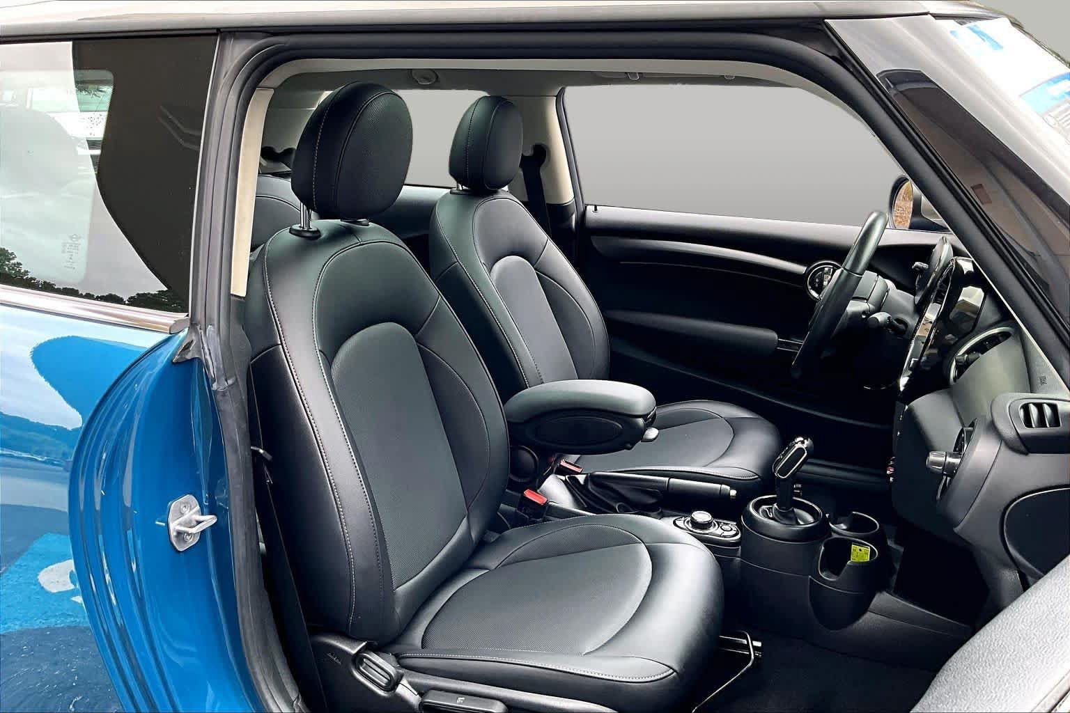 Used 2022 MINI Cooper 2-Door Hardtop FWD image 8