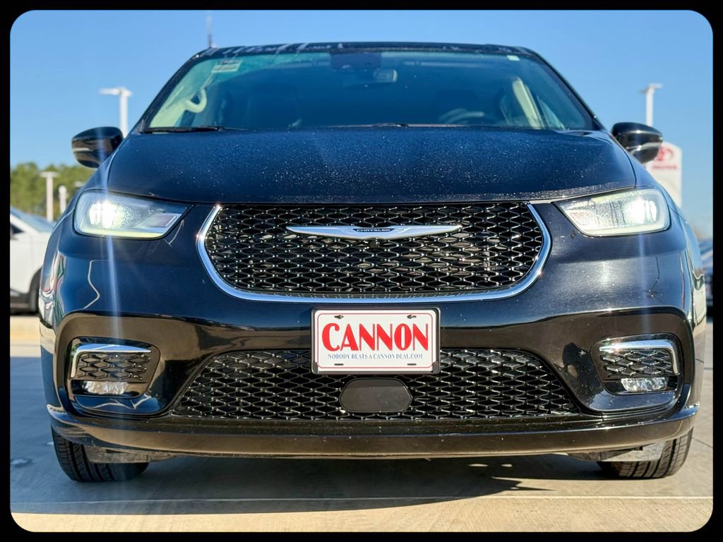 Used 2024 Chrysler Pacifica Touring-L image 3