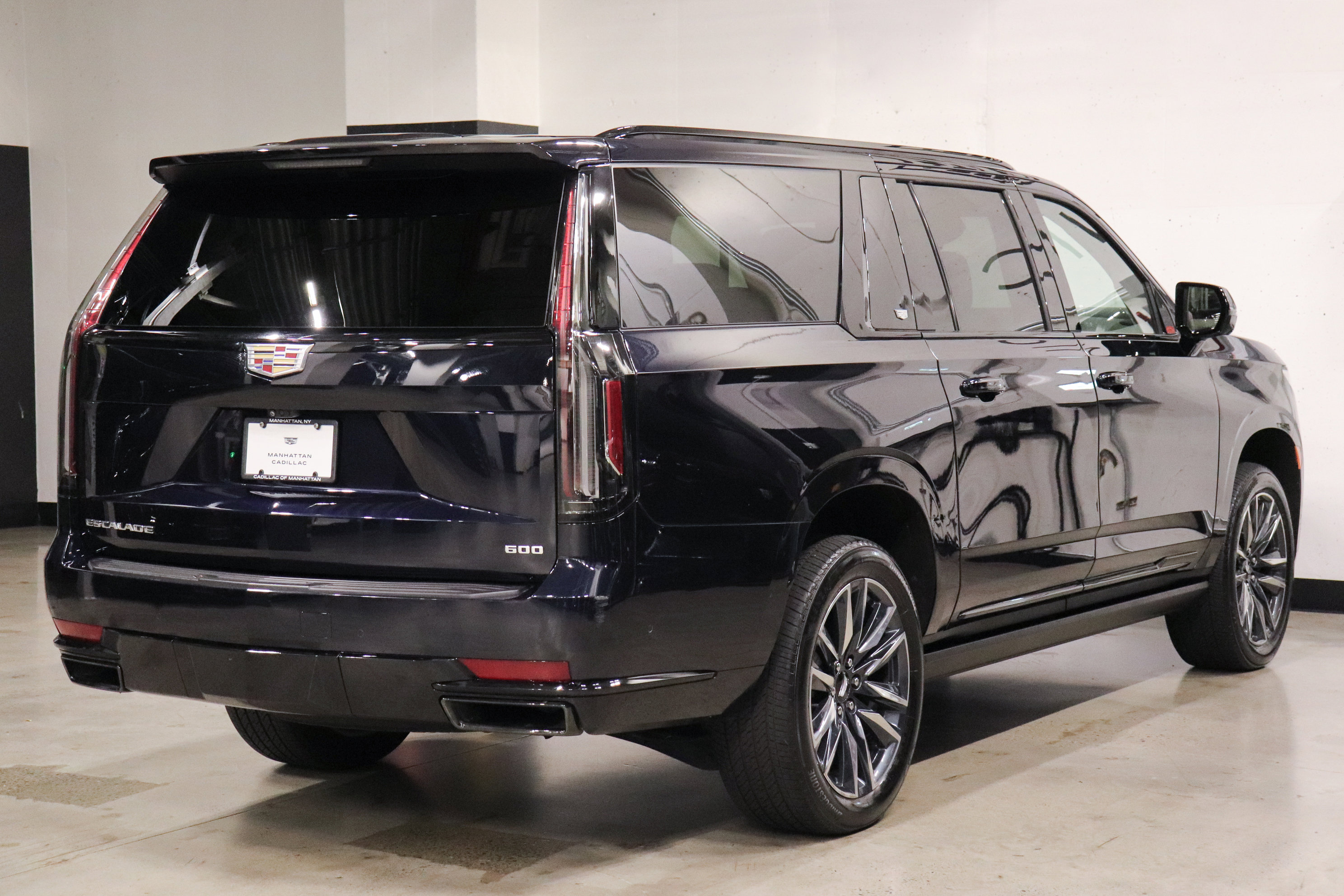 Used 2022 Cadillac Escalade ESV Sport Platinum image 5