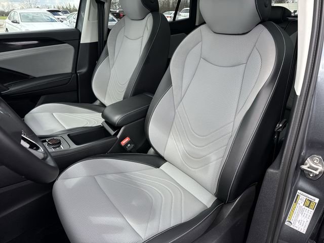 Certified 2025 Volkswagen Tiguan SE AWD/4WD image 19