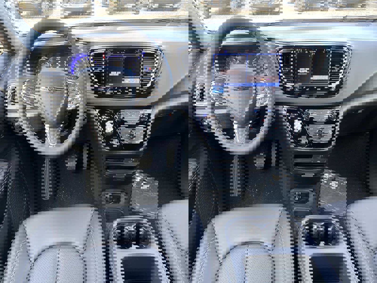 New 2026 Chrysler Voyager LX image 9