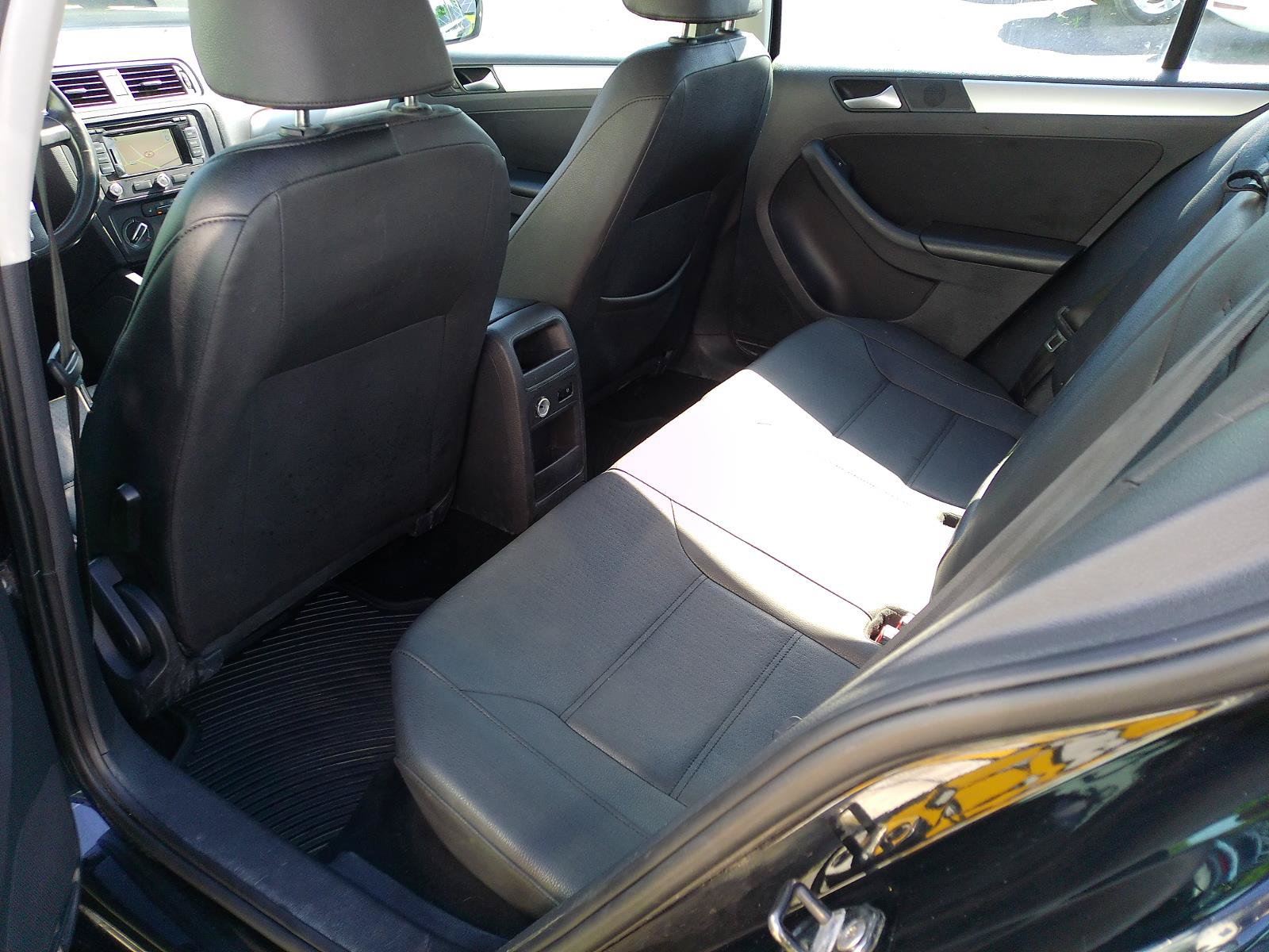 Used 2012 Volkswagen Jetta SEL FWD image 24