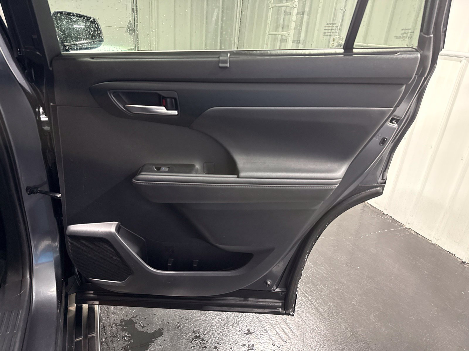 Used 2020 Toyota Highlander XLE AWD/4WD image 17