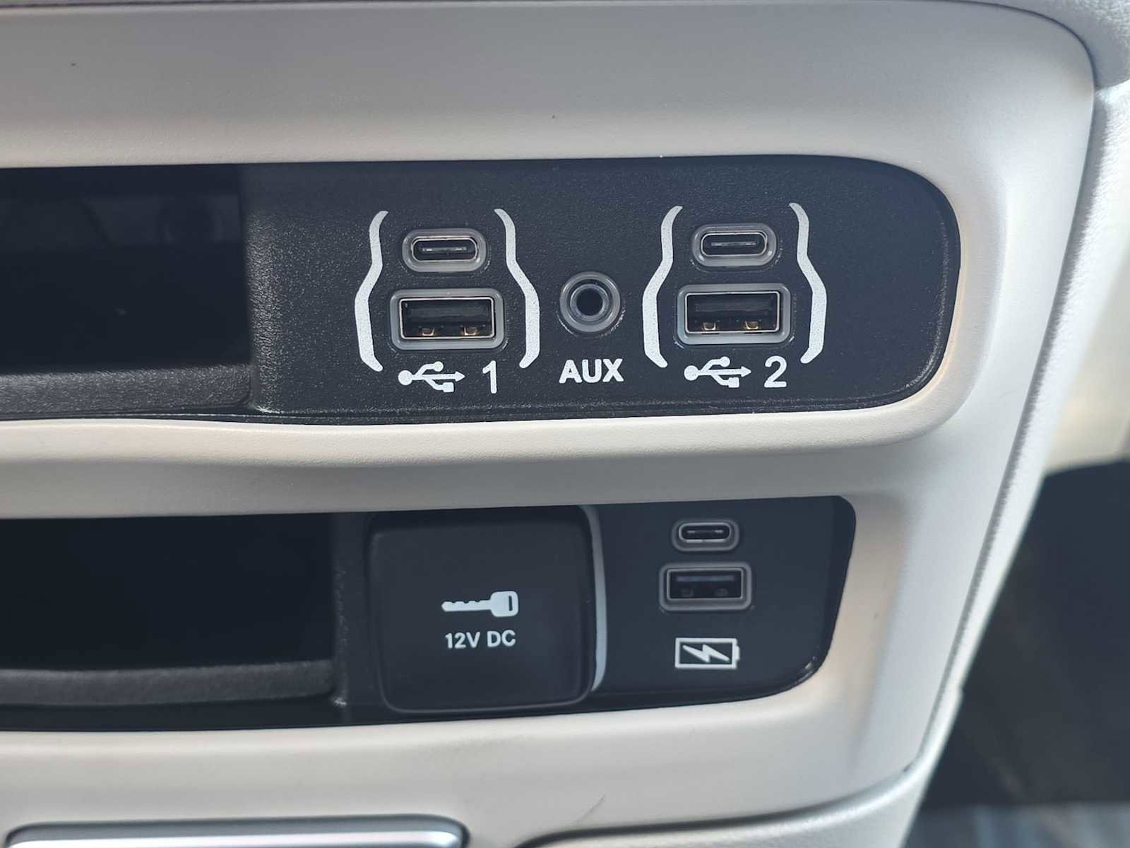 Used 2022 Chrysler Pacifica Touring-L image 29