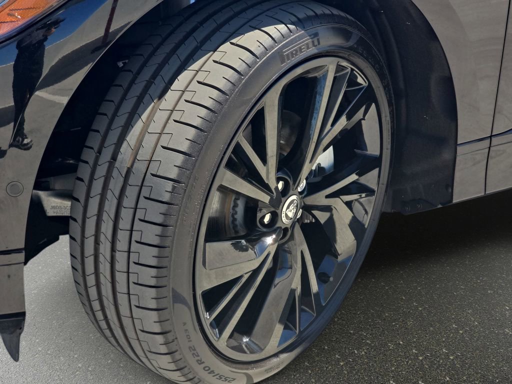 Certified 2024 Jaguar I-PACE R-Dynamic HSE image 33