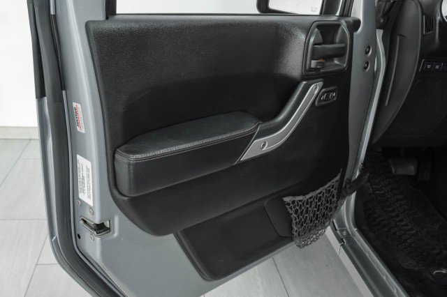 Used 2013 Jeep Wrangler Unlimited Rubicon image 40