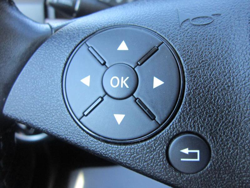 Used 2012 Mercedes-Benz GLK 350 4MATIC image 30