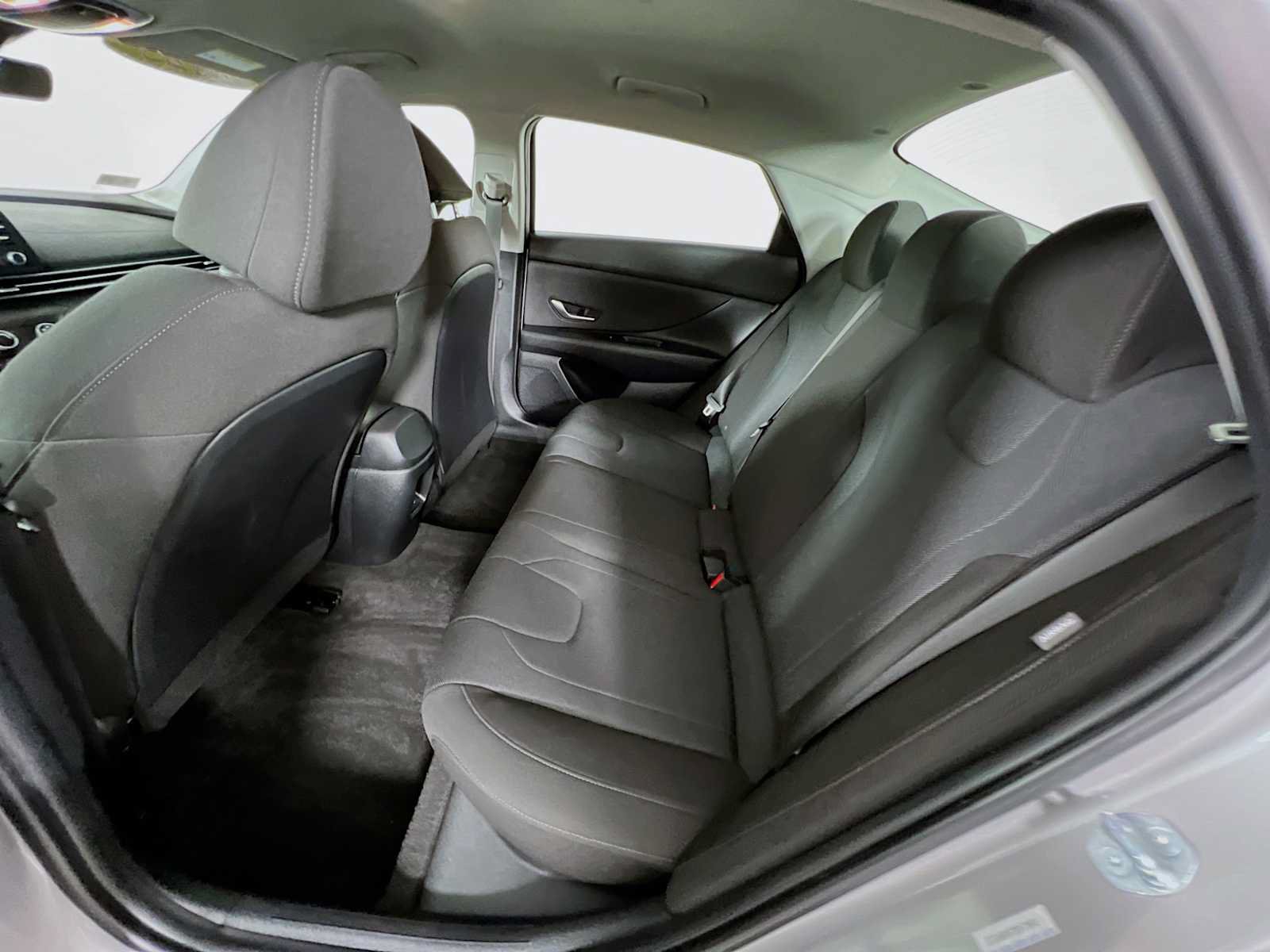 Certified 2025 Hyundai Elantra SE FWD image 23