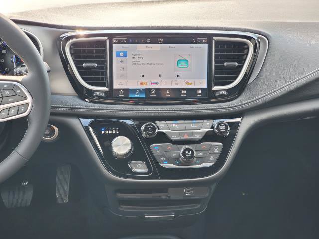 New 2027 Chrysler Pacifica Select AWD/4WD image 21