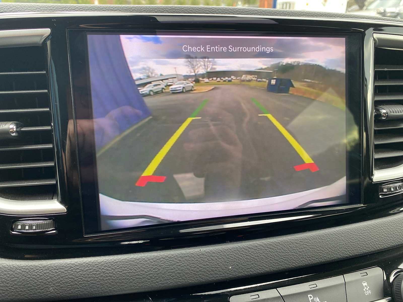 Used 2024 Chrysler Voyager LX image 21