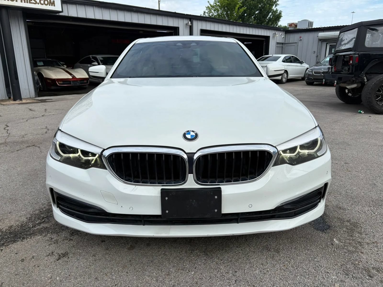 Used 2019 BMW 530i xDrive w/ Convenience Package AWD/4WD image 2