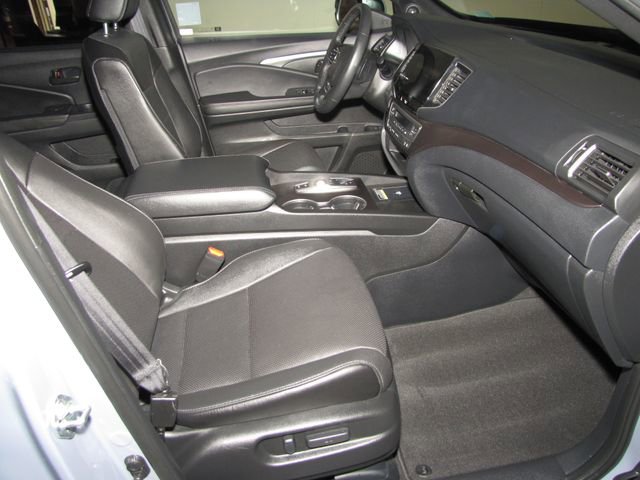 Certified 2025 Honda Passport EX-L image 21