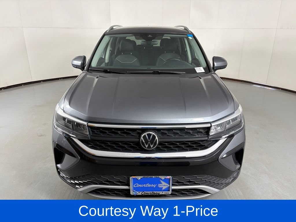 Used 2024 Volkswagen Taos SE FWD image 4