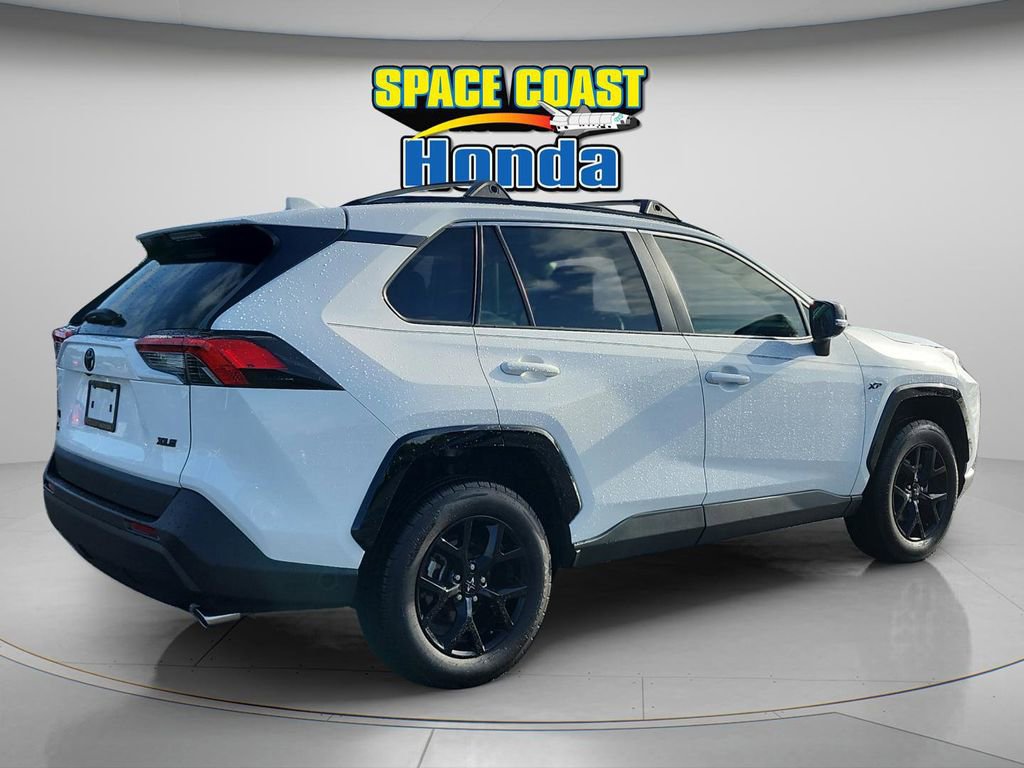 Used 2021 Toyota RAV4 XLE FWD image 3
