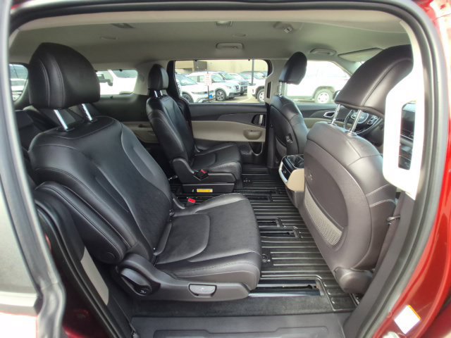 Used 2026 Kia Carnival EX FWD image 15