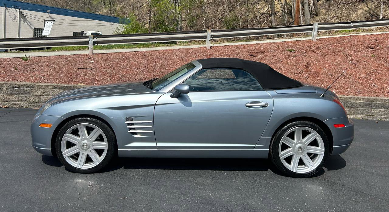 Used 2005 Chrysler Crossfire Limited image 3