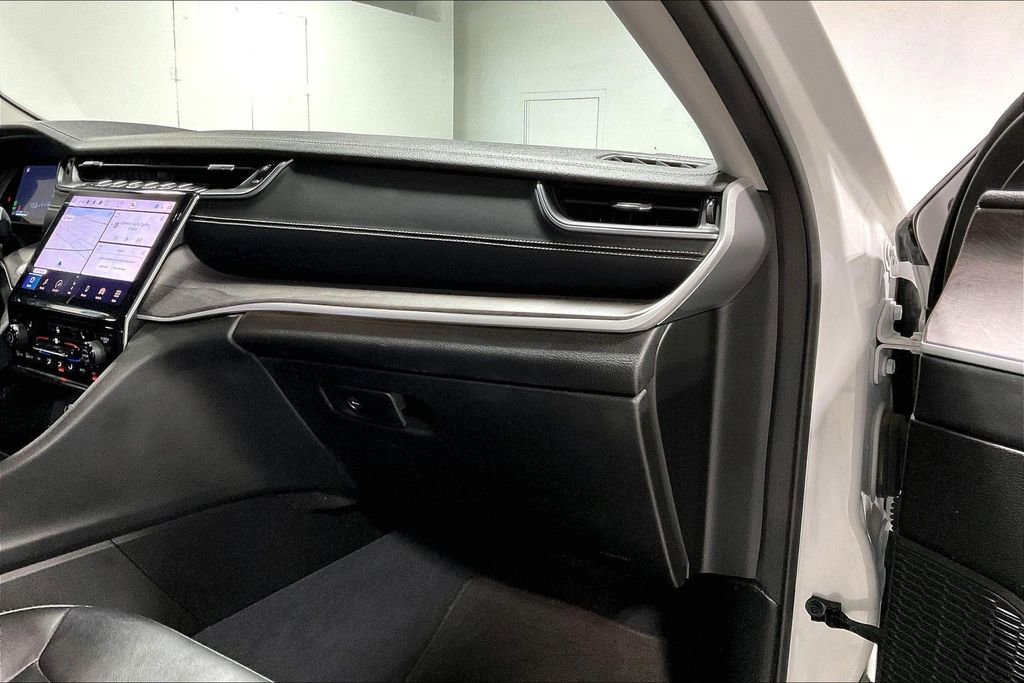 Used 2023 Jeep Grand Cherokee Limited image 19
