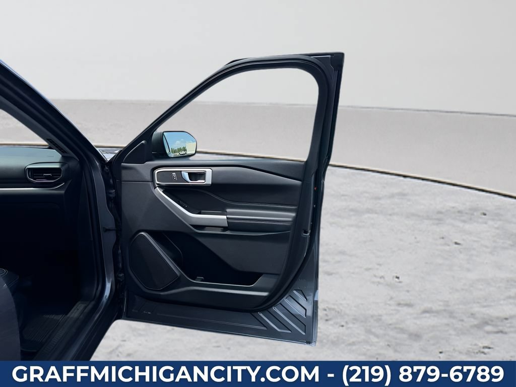 Used 2022 Ford Explorer XLT w/ Equipment Group 202A AWD/4WD image 34