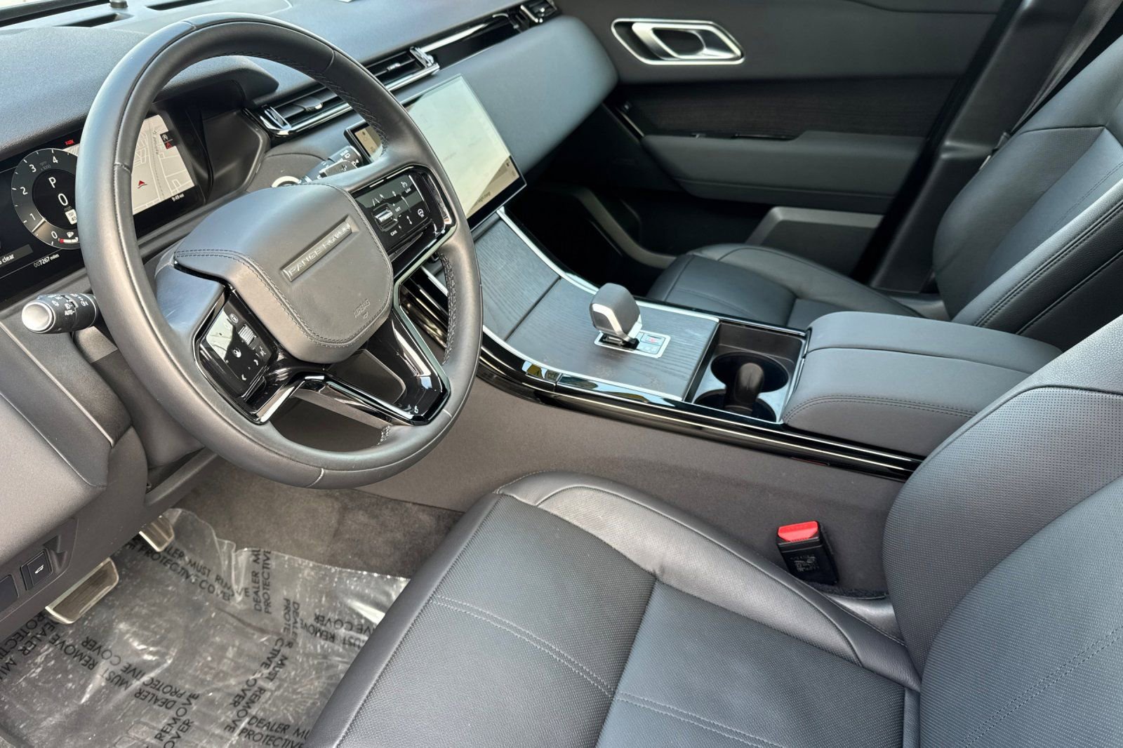 Used 2025 Land Rover Range Rover Velar Dynamic SE image 9