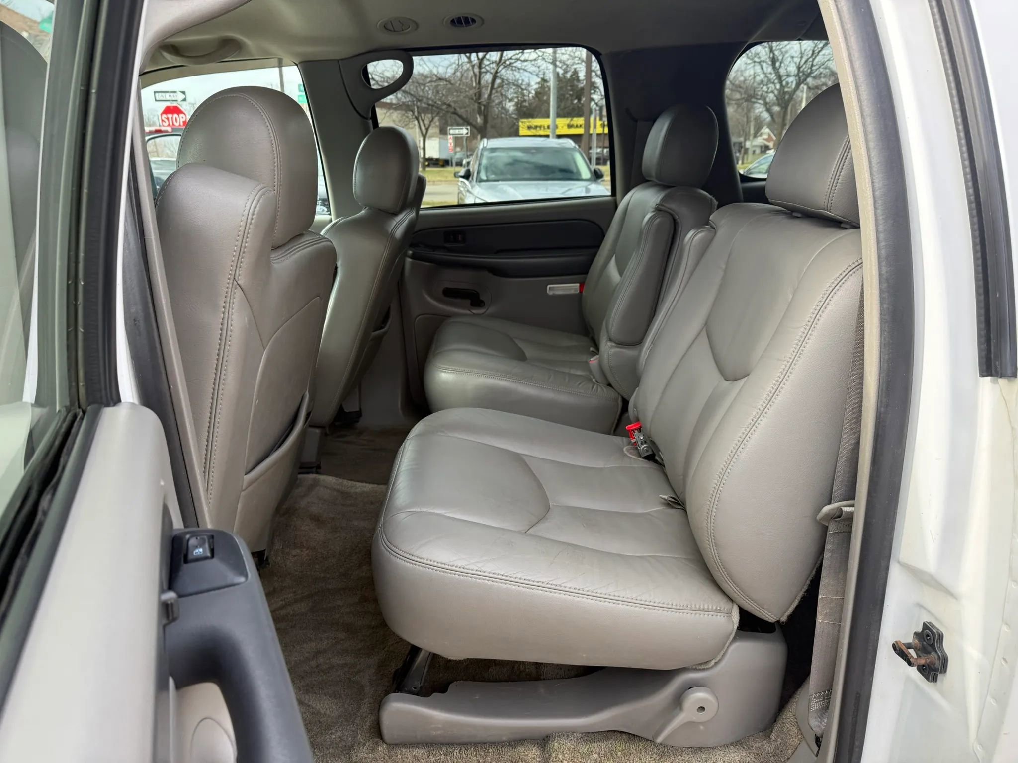 Used 2003 Chevrolet Suburban 2500 LT w/ LT Preferred Equipment Group AWD/4WD image 25