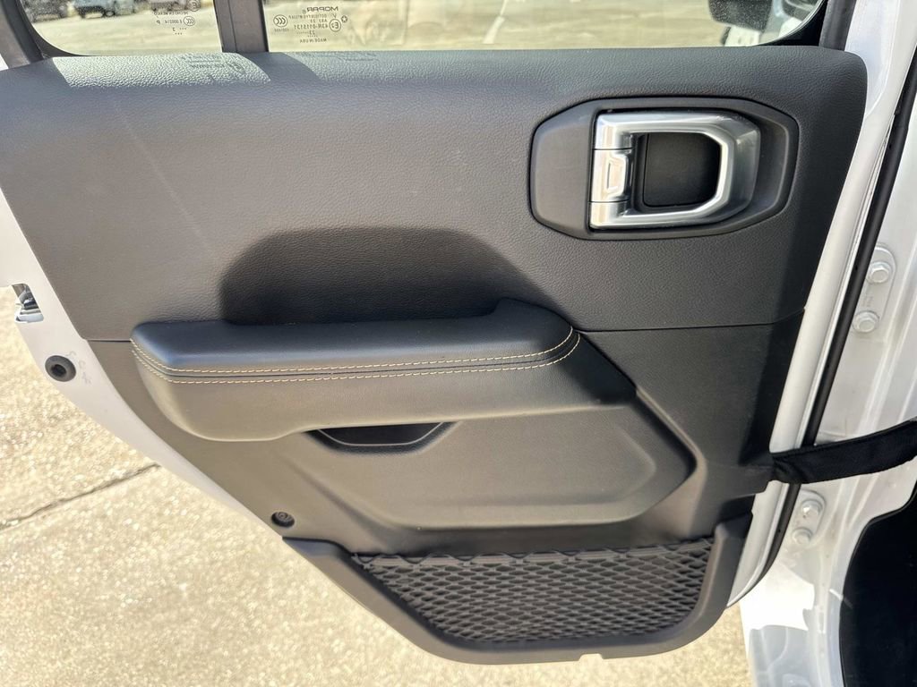 Used 2024 Jeep Wrangler Sahara image 29