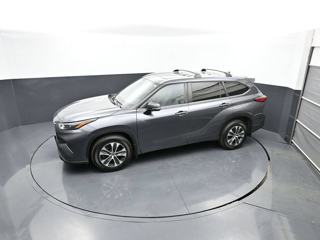 Used 2023 Toyota Highlander XLE AWD/4WD image 42