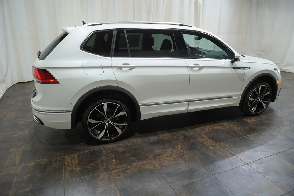 Used 2023 Volkswagen Tiguan SEL R-Line image 3