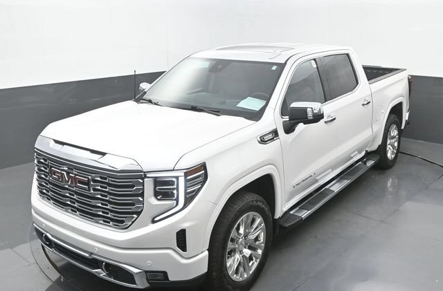 Used 2024 GMC Sierra 1500 Denali w/ Technology Package AWD/4WD image 32