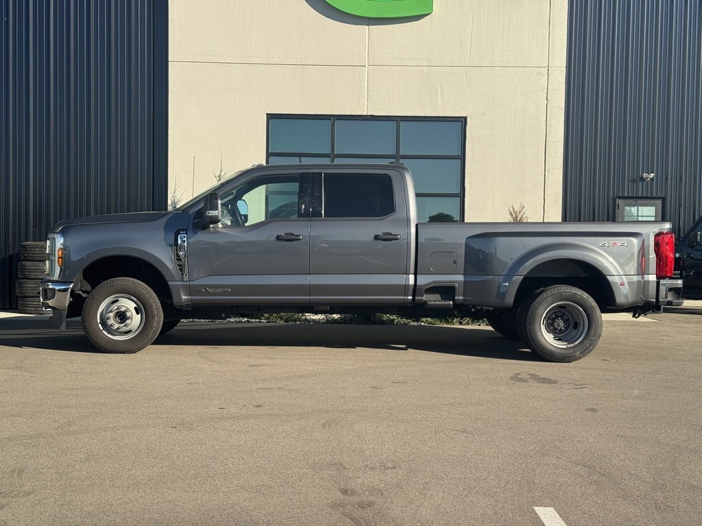 Used 2024 Ford F350 XLT image 3