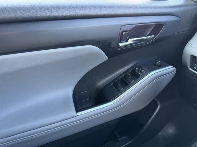 Certified 2022 Toyota Highlander XLE image 37