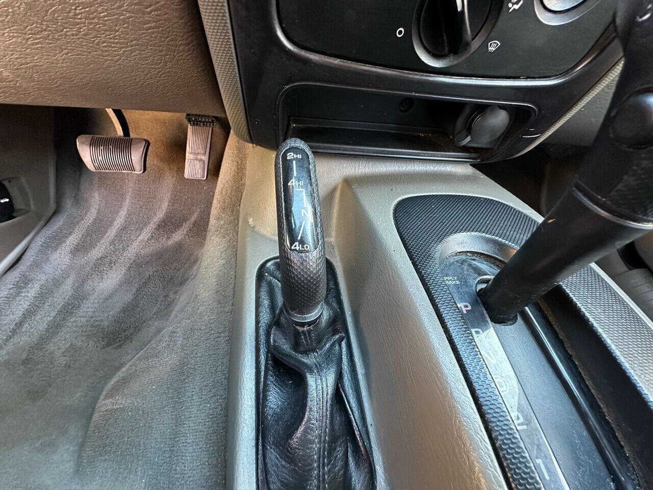 Used 2006 Jeep Liberty Sport w/ Skid Plate Group image 17