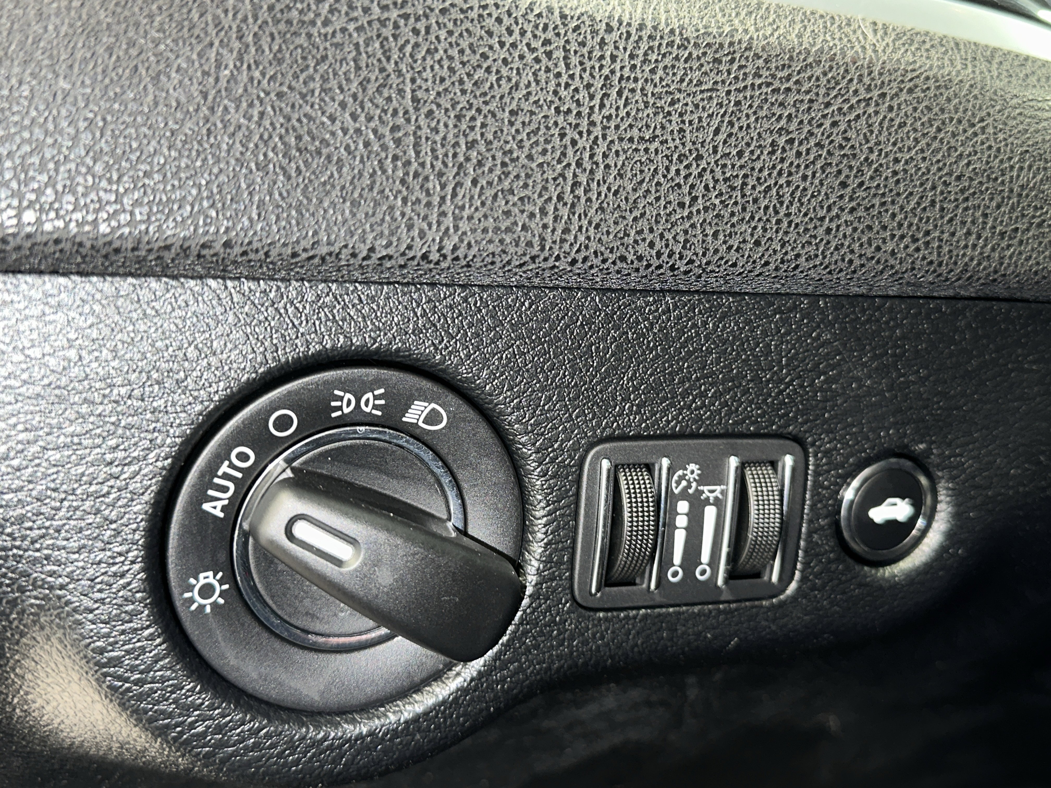 Used 2018 Chrysler 300 Touring w/ Sport Appearance Package image 21