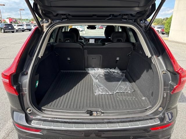Used 2025 Volvo XC60 B5 Core AWD/4WD image 9