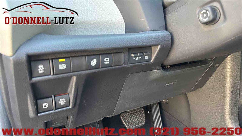 Used 2025 Toyota Sienna Platinum image 20