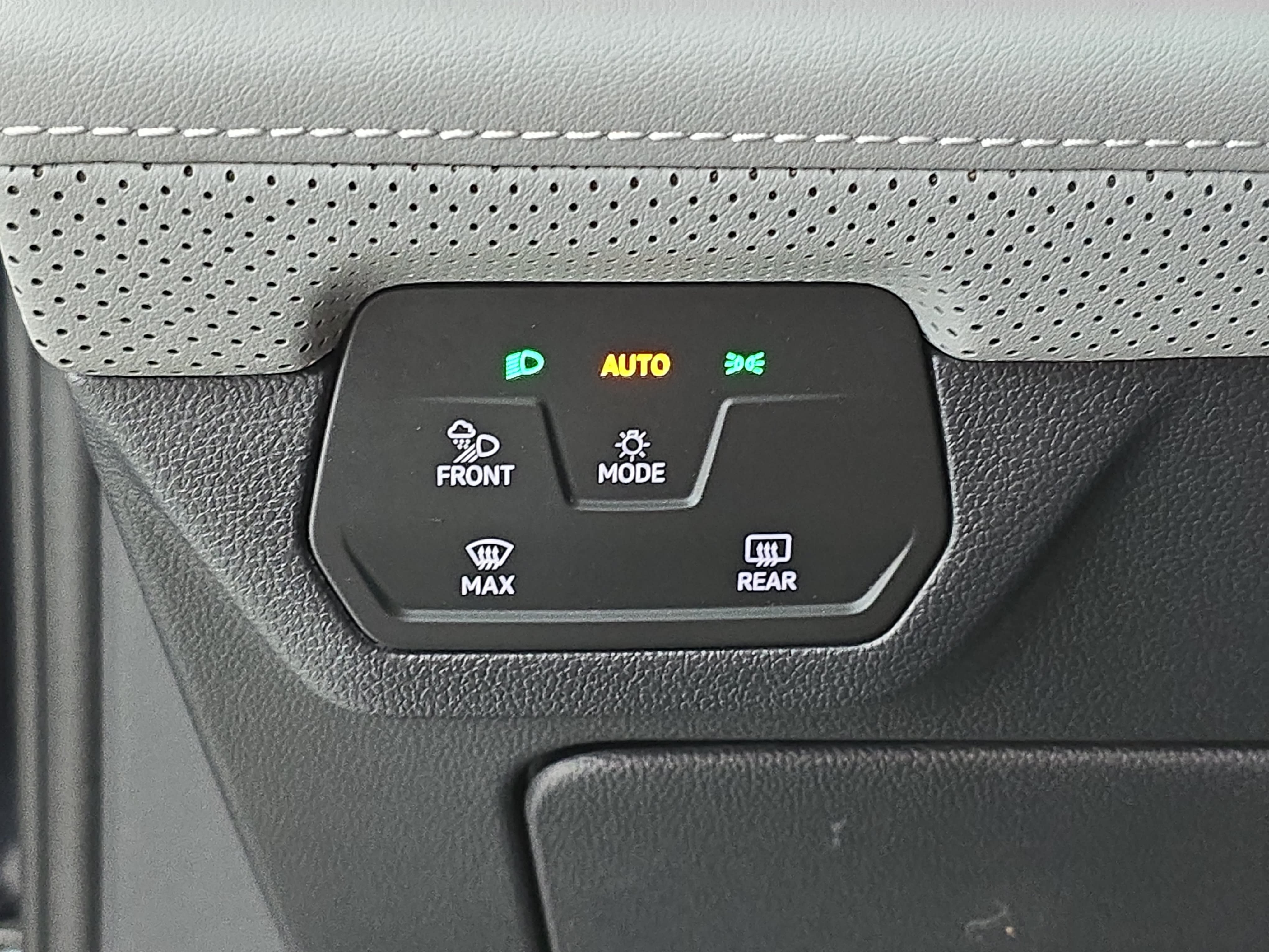Certified 2024 Volkswagen Atlas Cross Sport SEL R-Line AWD/4WD image 26