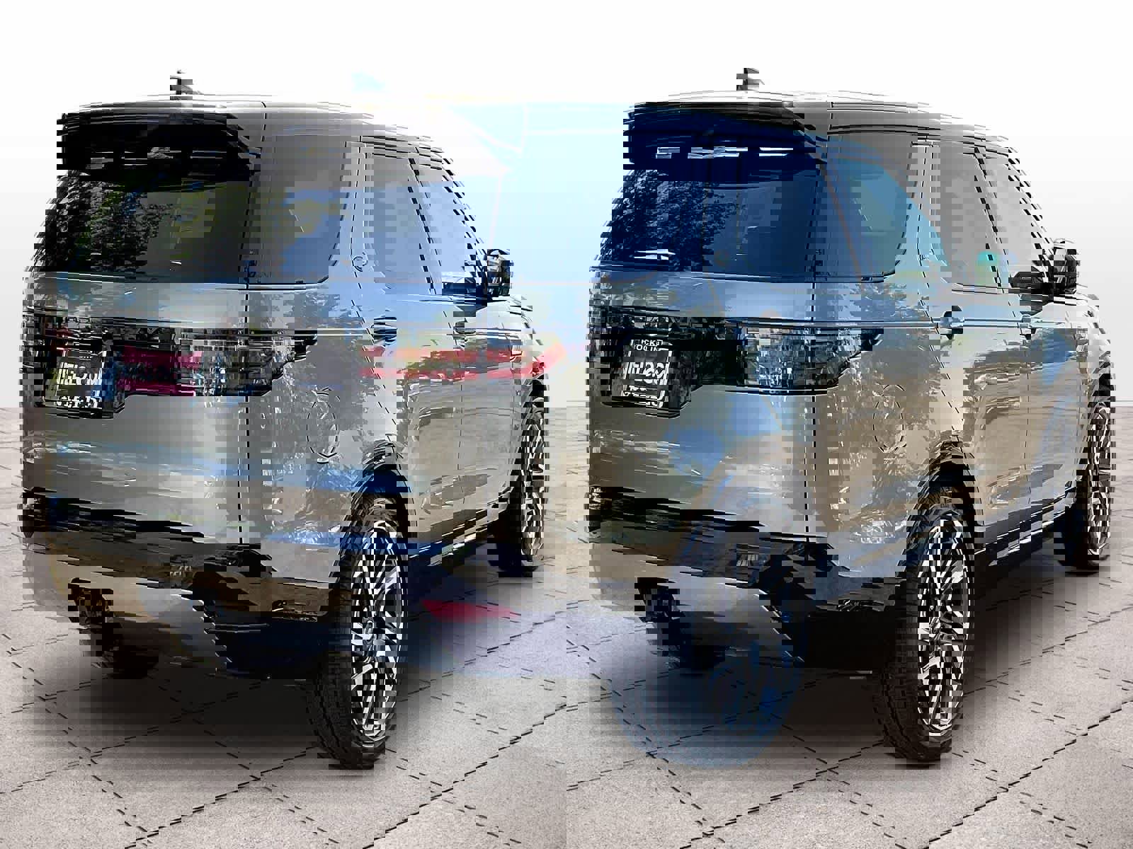 New 2025 Land Rover Discovery Dynamic SE image 4