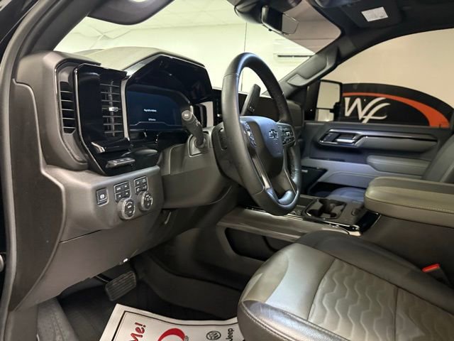 Used 2025 Chevrolet Silverado 2500 ZR2 w/ Technology Package image 12
