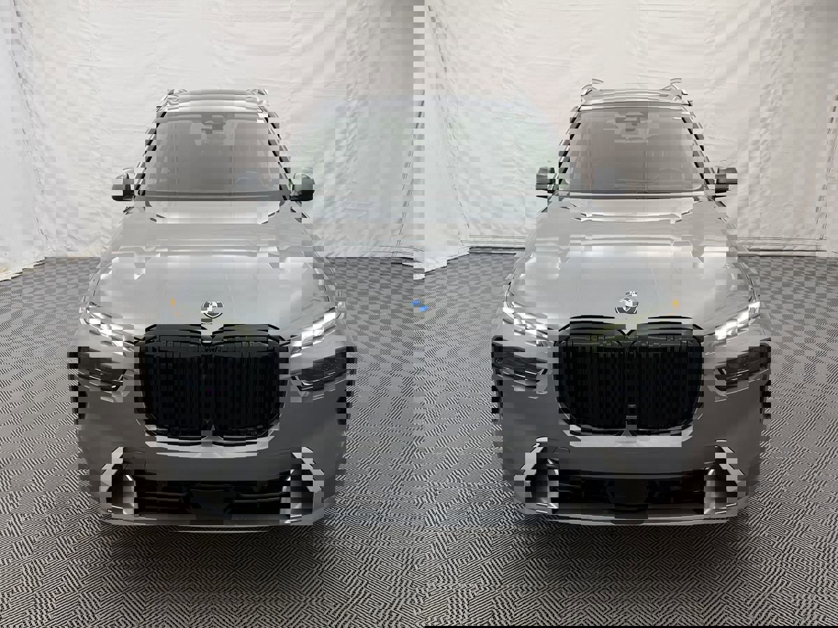 Used 2023 BMW X7 xDrive40i w/ Premium Package image 2