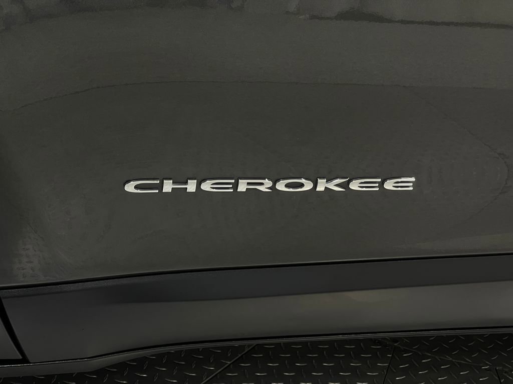 Used 2021 Jeep Cherokee Limited image 38