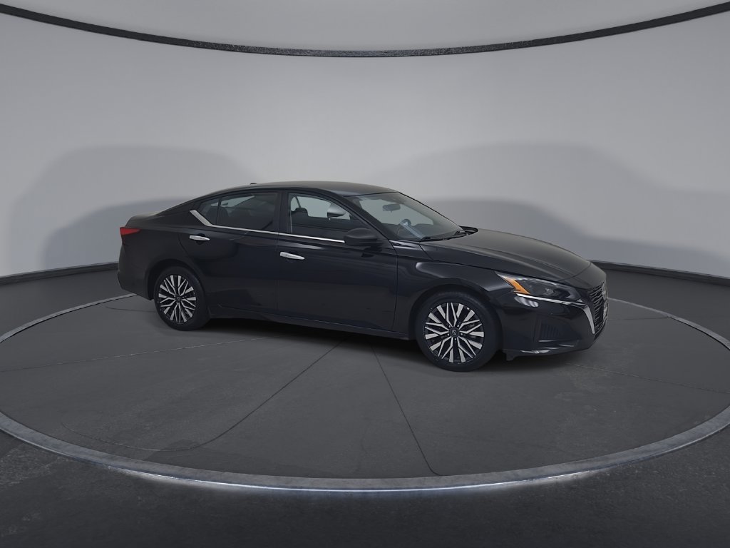 Used 2025 Nissan Altima 2.5 SV FWD image 2