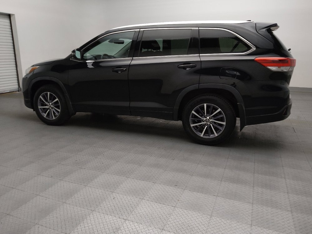 Used 2017 Toyota Highlander XLE image 3